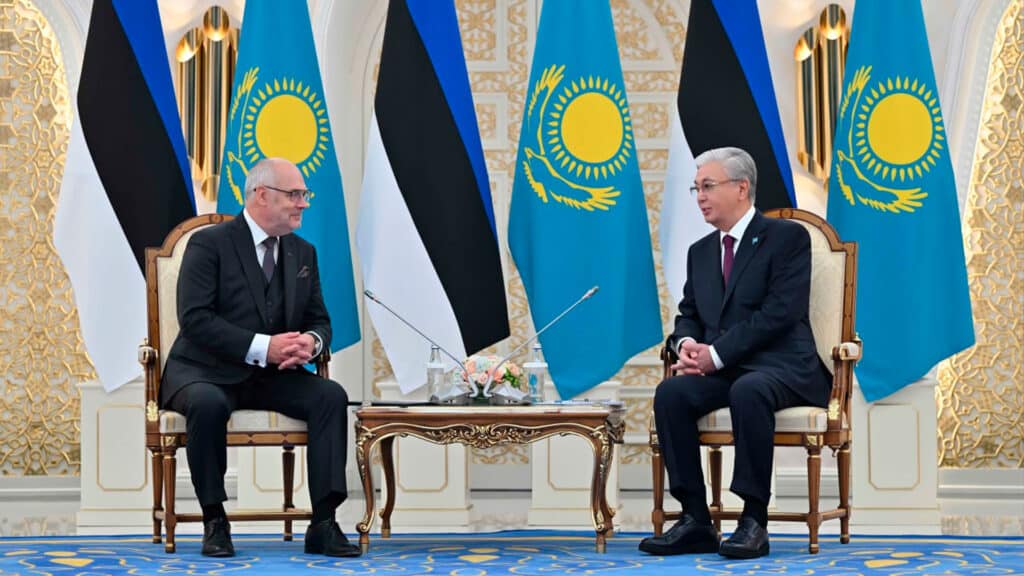 Казахстан хочет развивать торговлю через порты Эстонии