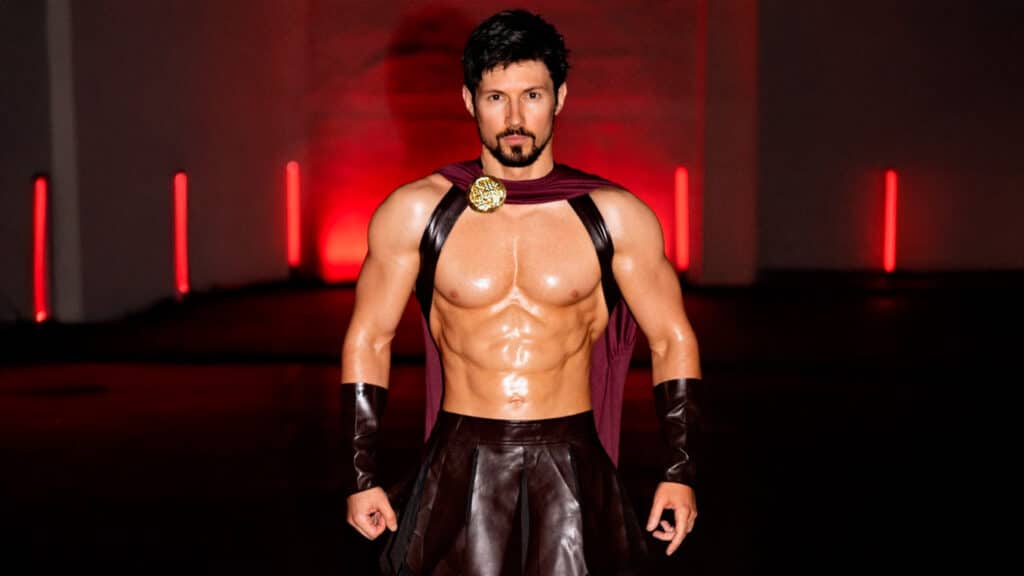 Павел Дуров в образе спартанца с Хэллоуина