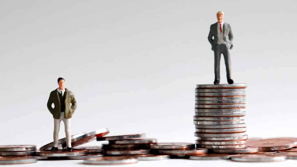 В Казахстане могут ограничить разницу в зарплатах между топ-менеджментом и рядовыми сотрудниками