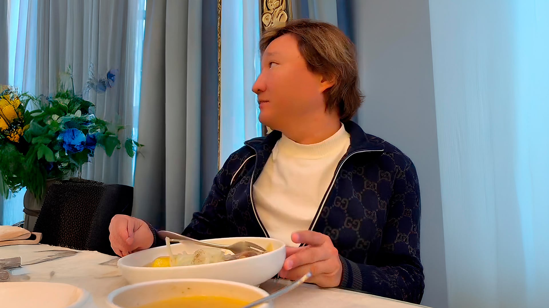 Азамат Айталиев раскритиковал блюдо в ресторане Димаша