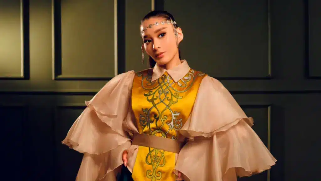 Индира Елемес үйдің түпнұсқа құжаттары өзінің қолында болғанын мәлімдеді / фото: KursivMedia мұрағаты