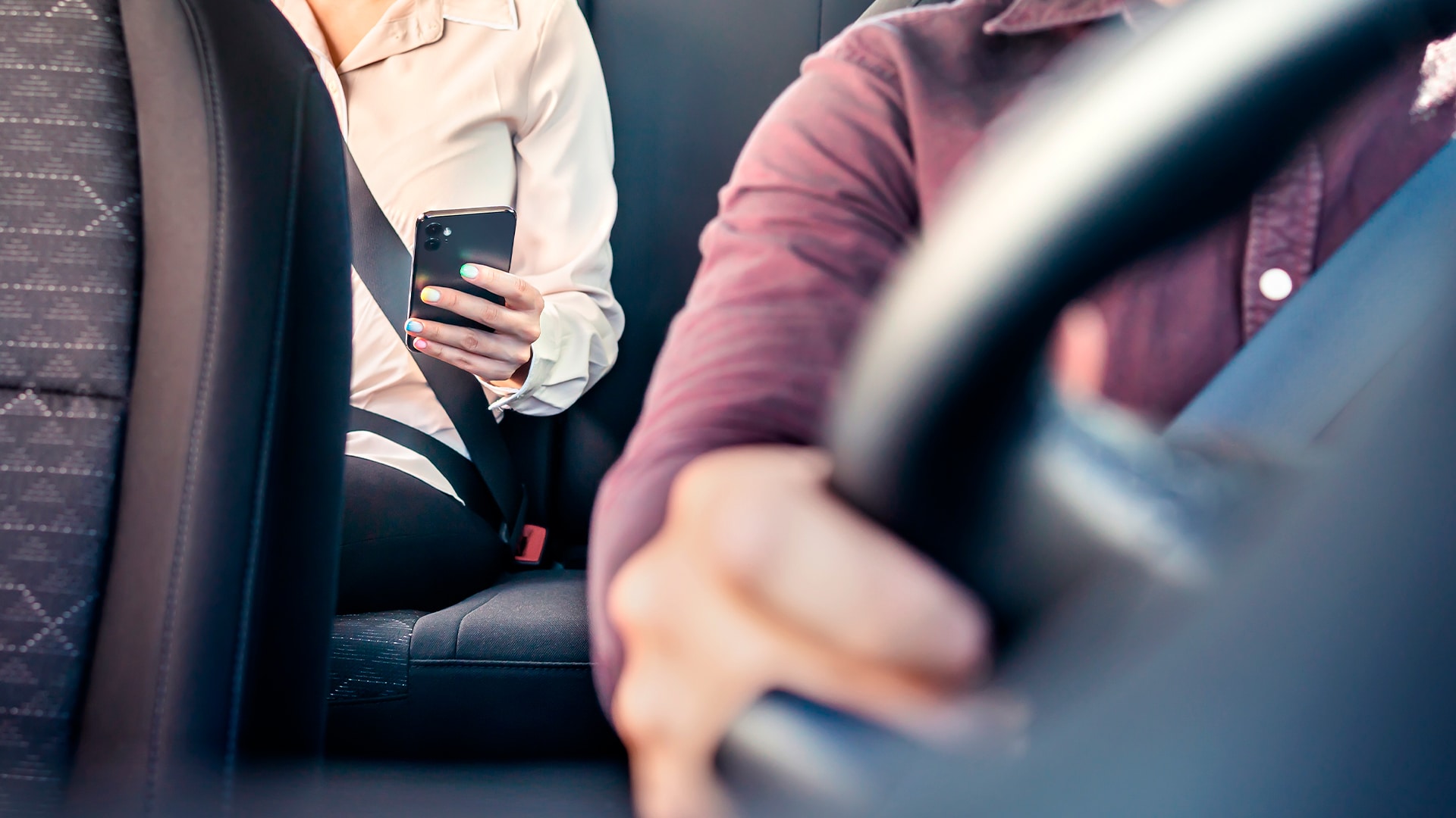 Таксист бесплатно за донаты от подписчиков развозит людей в Павлодаре 