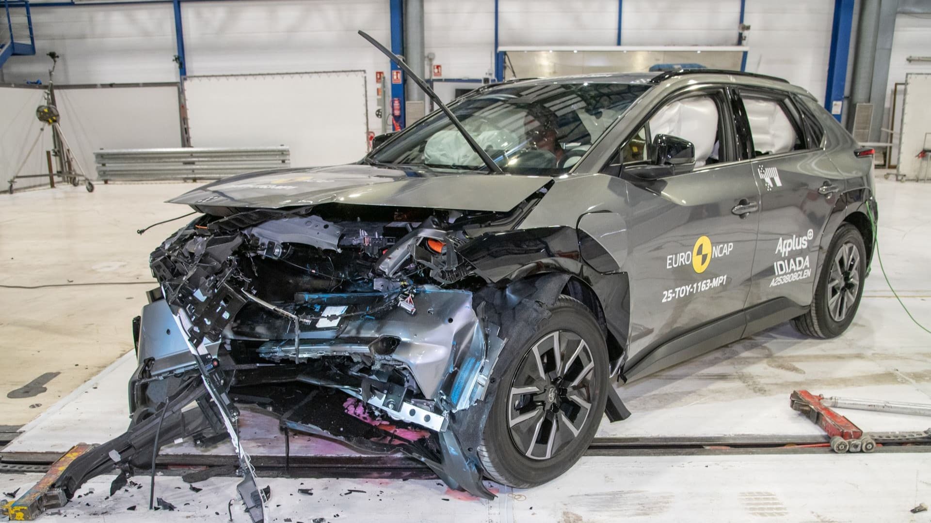 Краш тест Toyota bZ4X, безопасность toyota, самые безопасные автомобили, безопасные машины