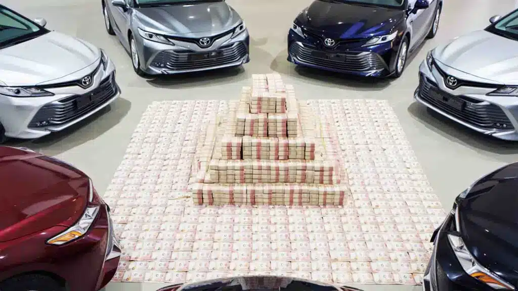 Пирамидаға 1,5 мыңнан аса салымшы тартылған / фото: Kursiv.Media мұрағаты