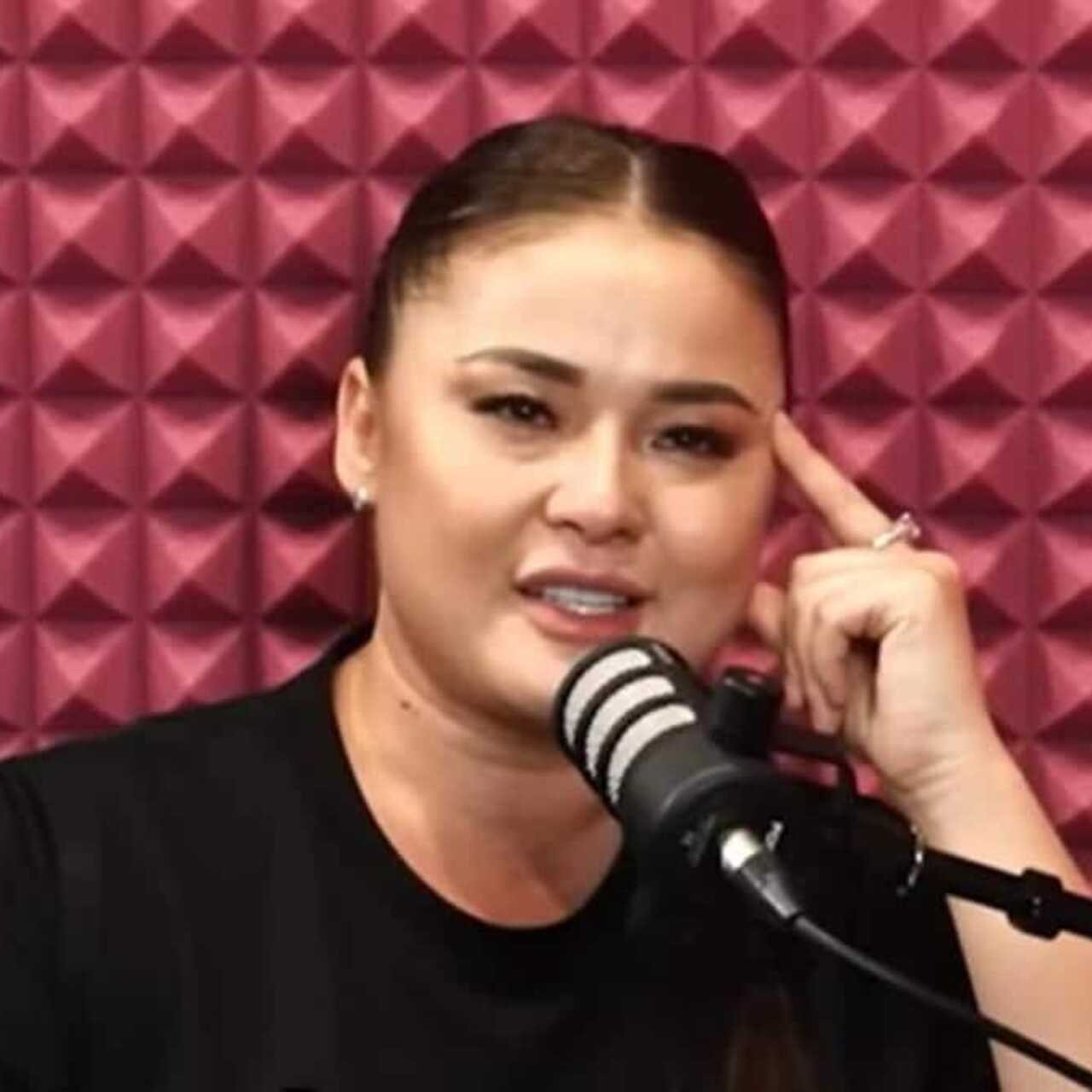 Қысқа көйлектерде секс жопа Шлюха барлық тесіктерде трахает алады (порно видео)