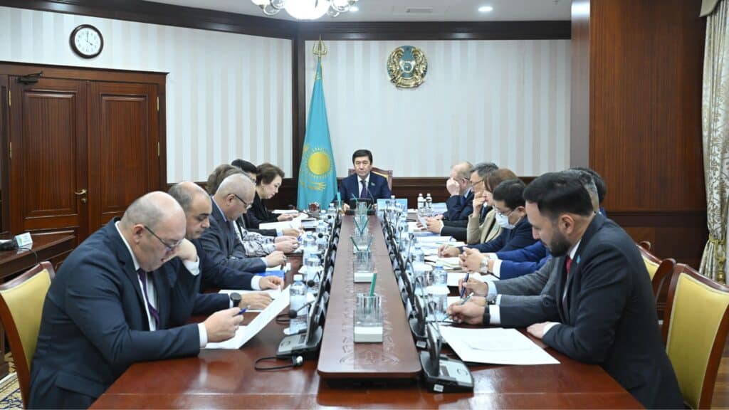 Закон о защите трудовых прав рассмотрит Мажилис Казахстана