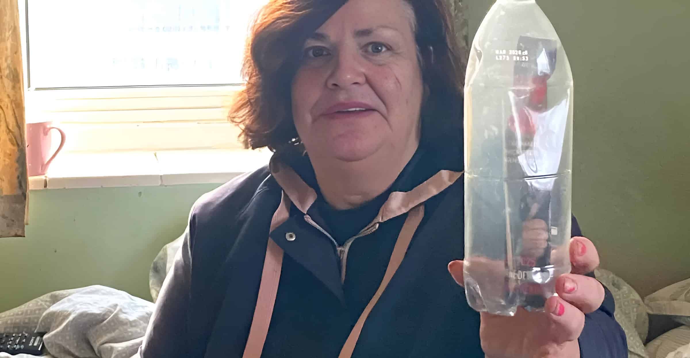 Женщина получила гневное письмо после того, как отправила послание в бутылке