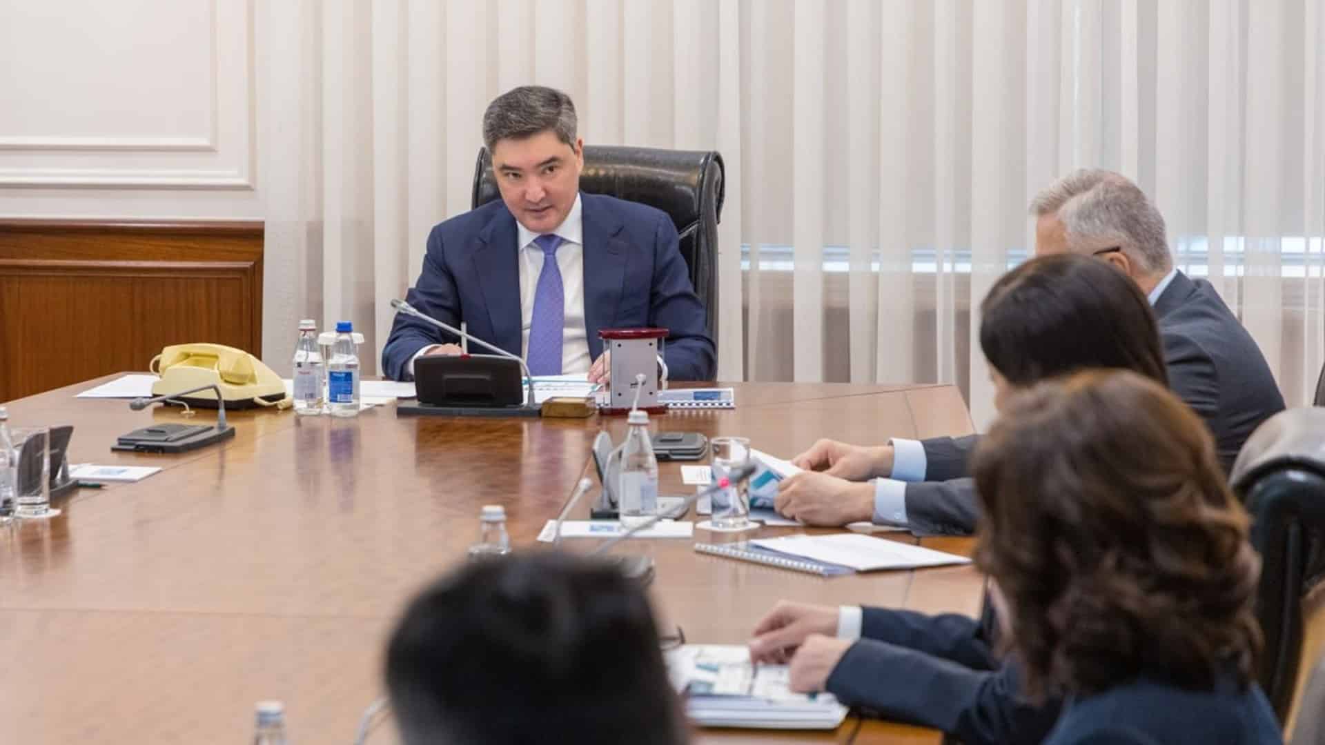 премьер-министр үкімет басшысы Олжас Бектенов жиналыс