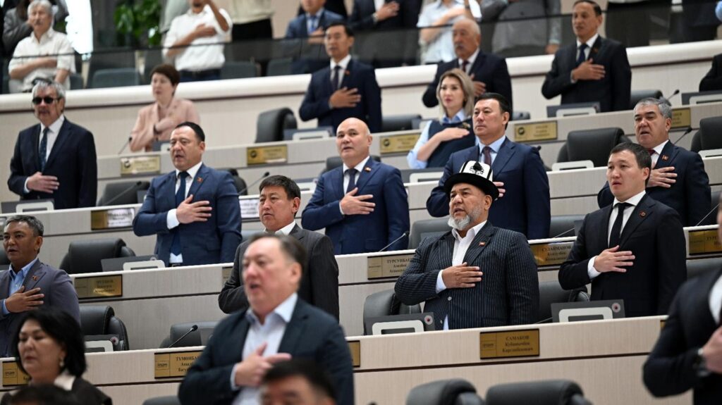 Қуғын-сүргін туралы заң ұсынған қырғыз депутаттары Ресейге кіре алмайды