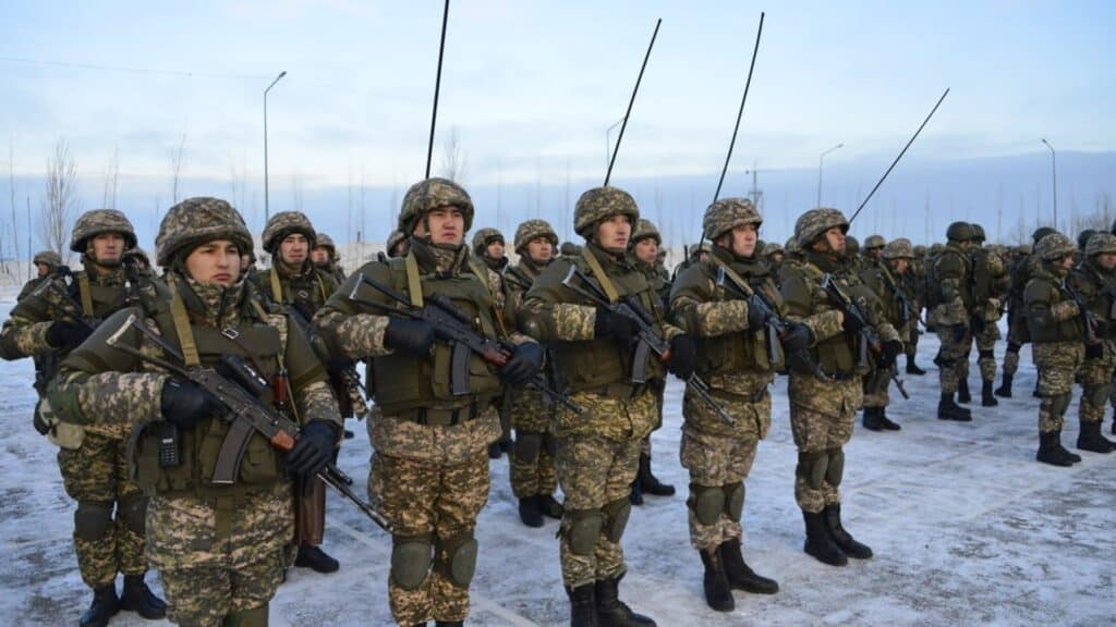 Қарулы күш сарбаз жауынгер армия