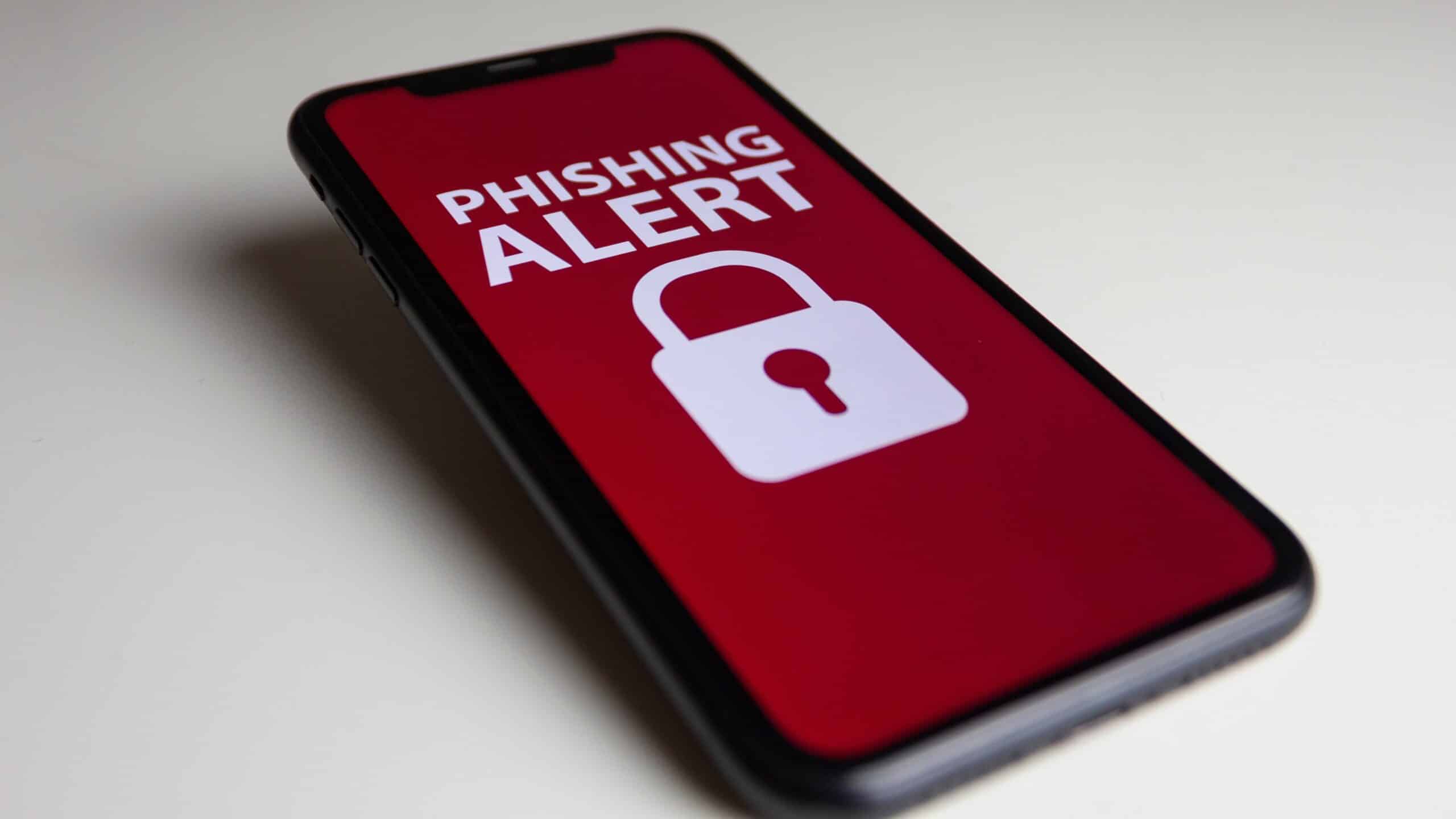 Новая волна фишинга угрожает владельцам iPhone