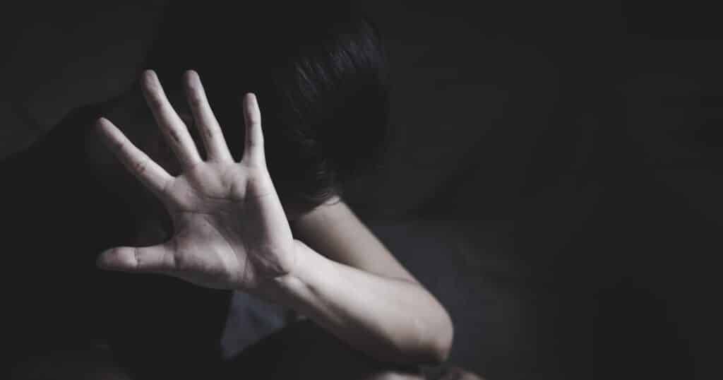 Балаларын азаптаған