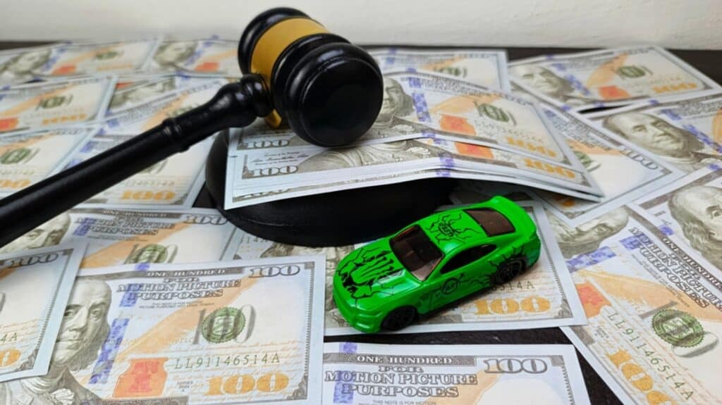 Шетелден арзан көлік әкеп берем деп, 70 адамды 420 млн теңгеге алдаған