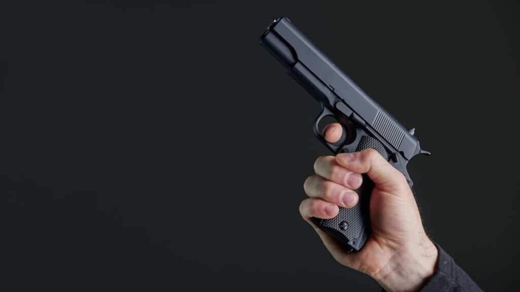 Сауда үйінде оқ атқан: Ресейде 34 жастағы қазақстандық ұсталды