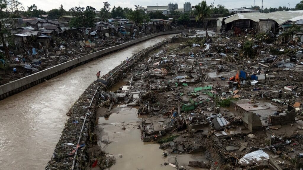 Филиппинде тайфуннан ондаған адам қаза тапты
