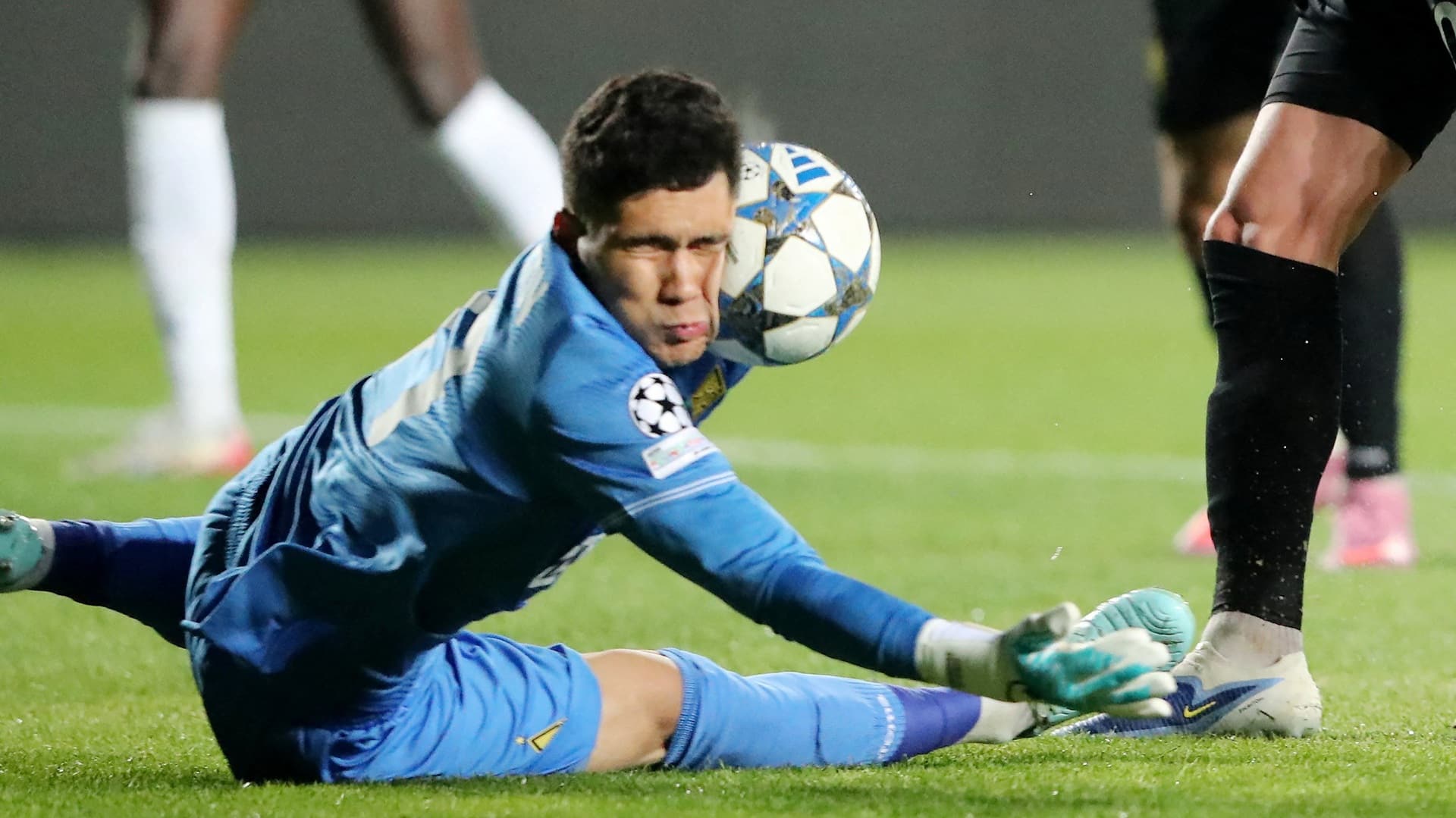 Темірлан Анарбеков қақпашы "Қайрат" клубының ойыншысы