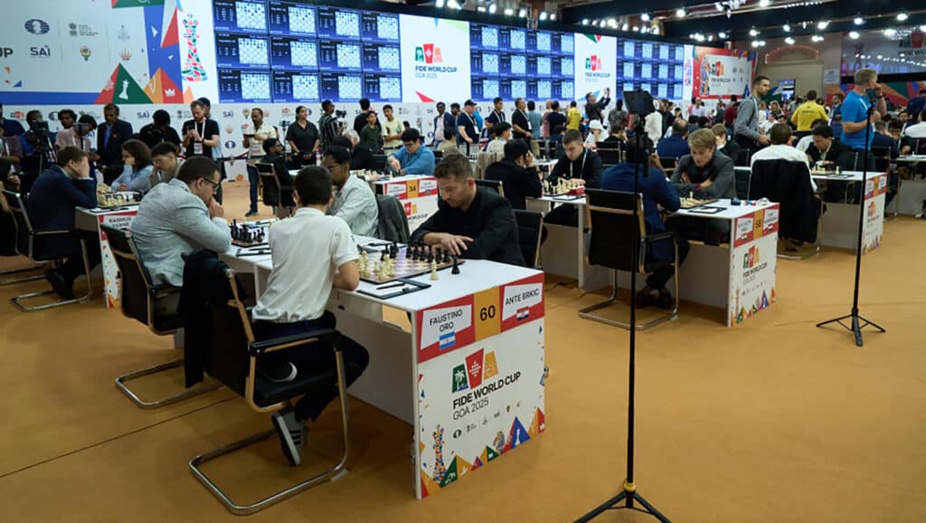 а Кубке мира по шахматам среди мужчин завершился первый раунд