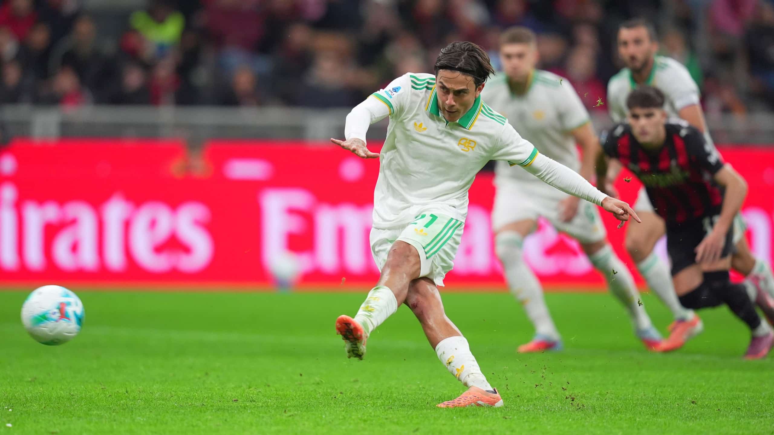 Нападающий «Ромы» Пауло Дибала получил повреждение во время исполнения пенальти во вчерашнем матче Серии А с «Миланом»