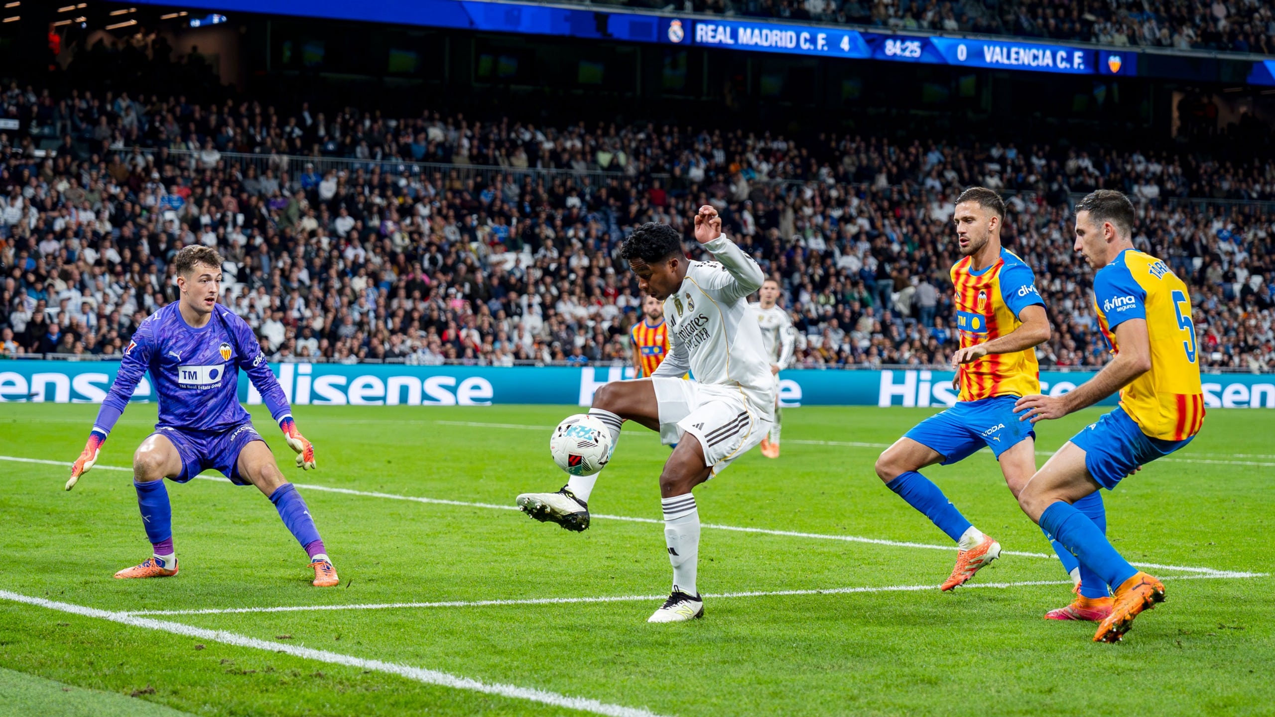 «Лион» продвигается в переговорах об аренде бразильского форварда «Реала» Эндрика в январе.