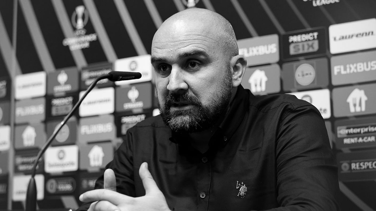 Главный тренер команды «Раднички К» Младен Жижович скончался во время матча 14-го тура сербской Суперлиги против клуба «Младост Л»