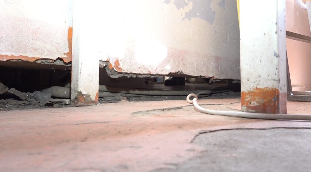 Жетісайда мектептің едені шөгіп, қабырғасы жарылып кетті / фото: Дилара Иса