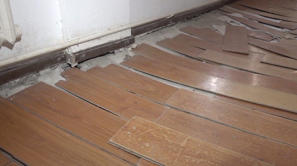 Жетісайда мектептің едені шөгіп, қабырғасы жарылып кетті / фото: Дилара Иса