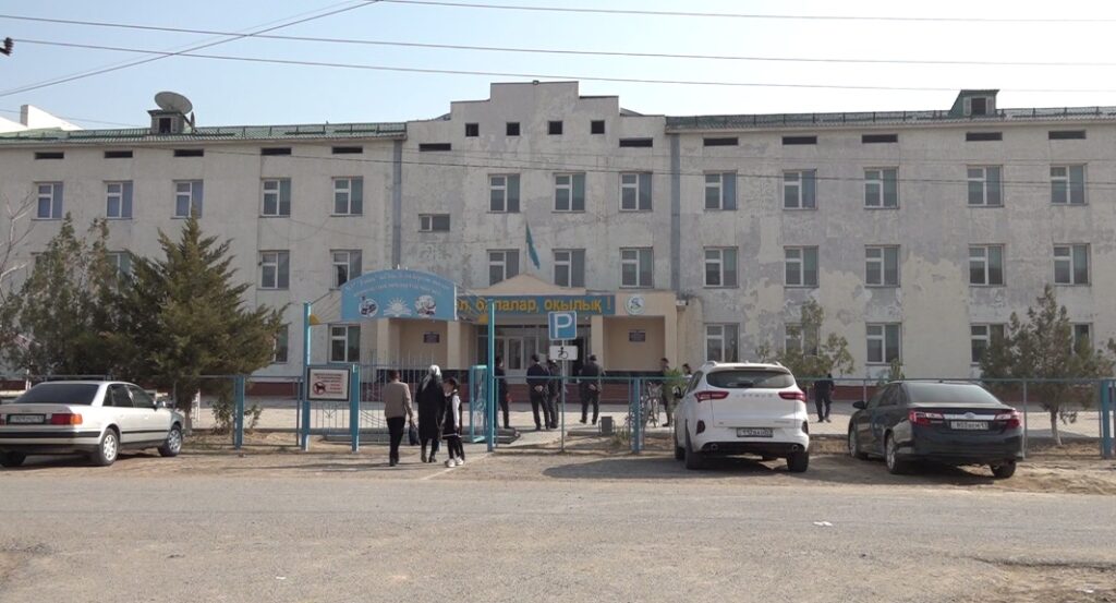 Жетісайда мектептің едені шөгіп, қабырғасы жарылып кетті / фото: Дилара Иса