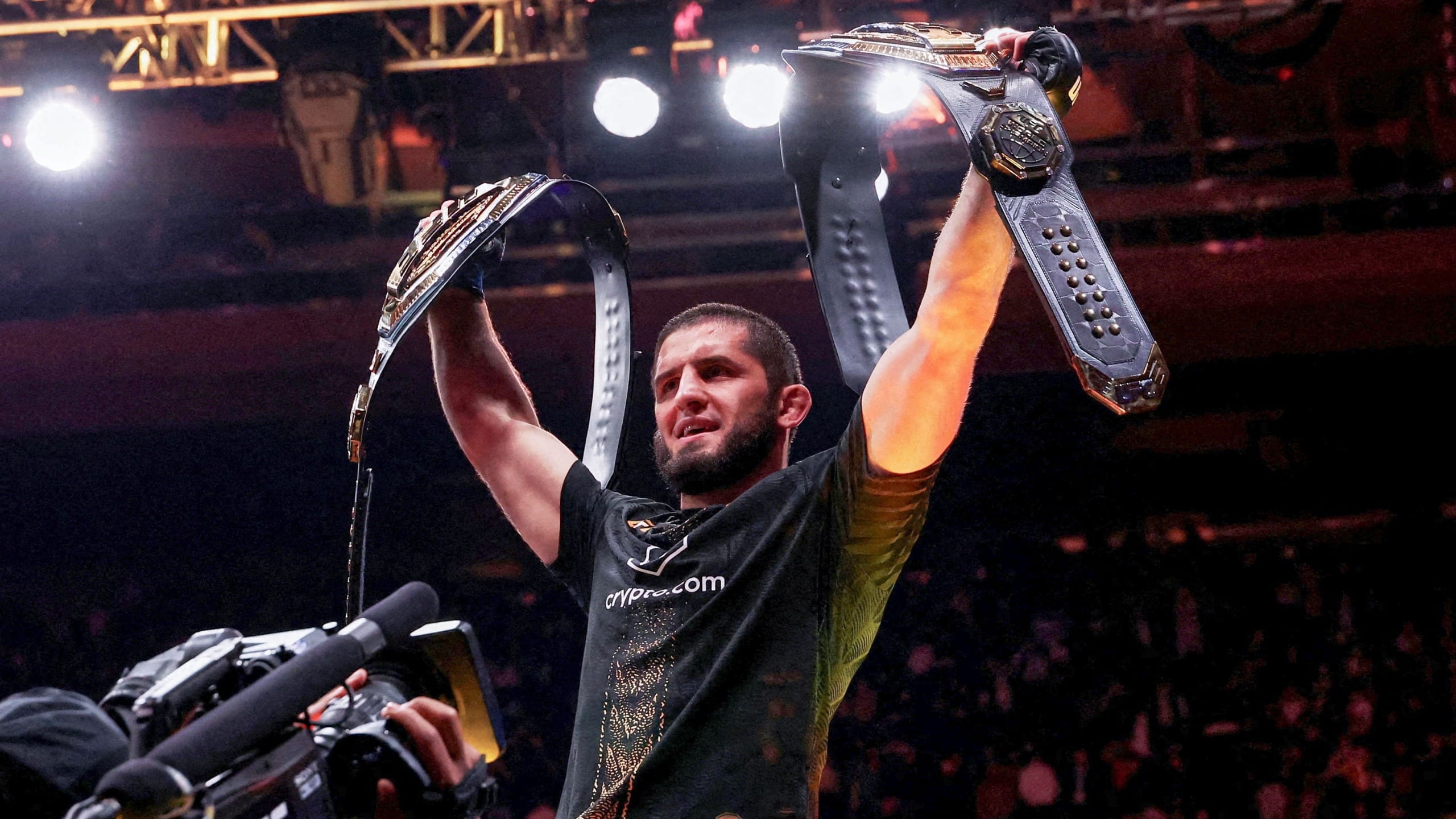 После завоевания чемпионства в полусреднем весе Ислам Махачев вновь возглавил рейтинг Pound-for-Pound. В воскресенье он победил Джека Деллу Маддалену.  Предыдущим лидером был Илия Топурия. 