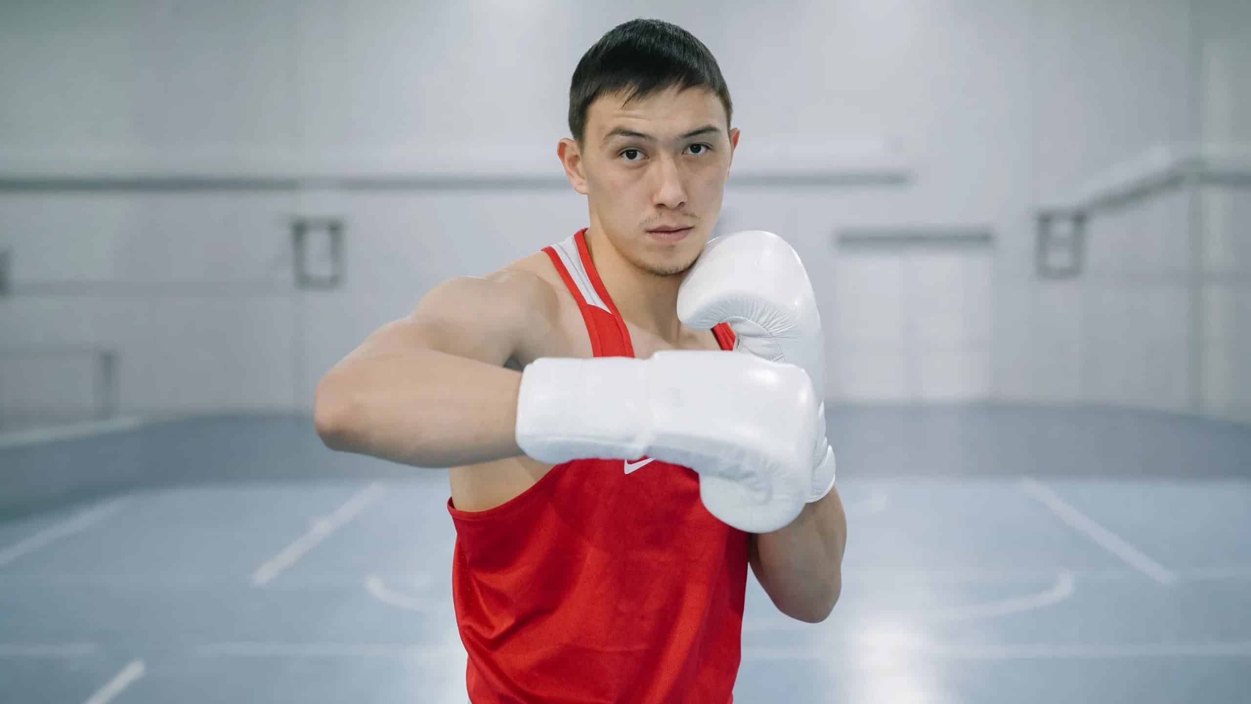 Казахстанский боксер Султанбек Айбарулы (85 кг) вышел в финал заключительного этапа Кубка мира World Boxing 2025 в Индии.