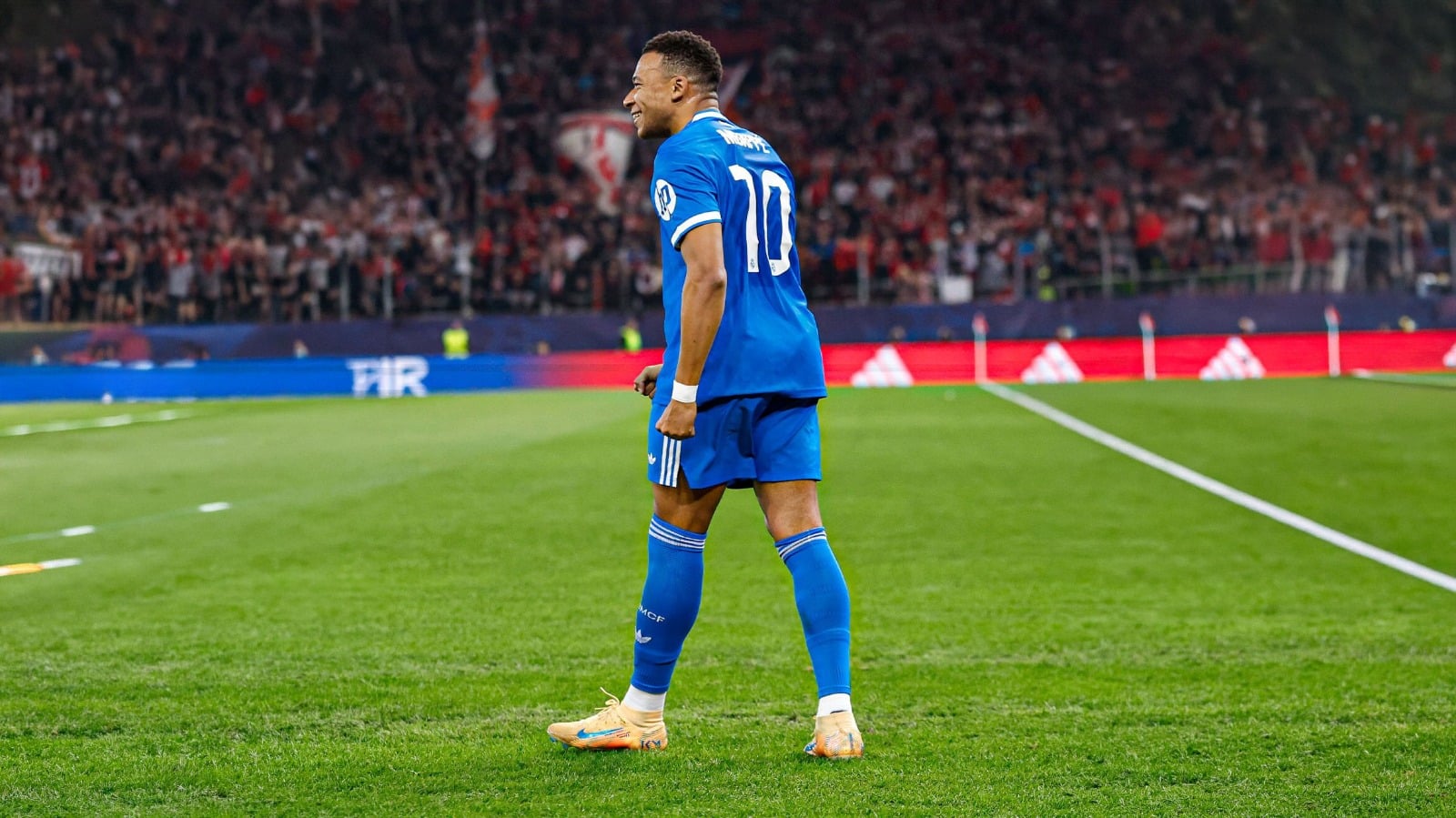 Нападающий мадридского «Реала» Килиан Мбаппе стал автором второго самого быстрого хет-трика в истории Лиги чемпионов. Пострадал «Олимпиакос».