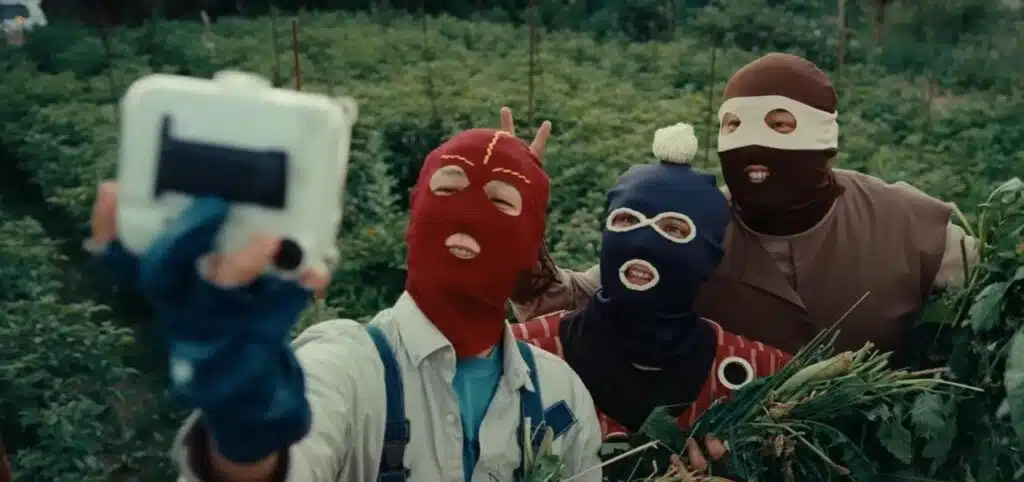 Казахстанские ютуберы играют в супергероев в комедии «Bayguys»