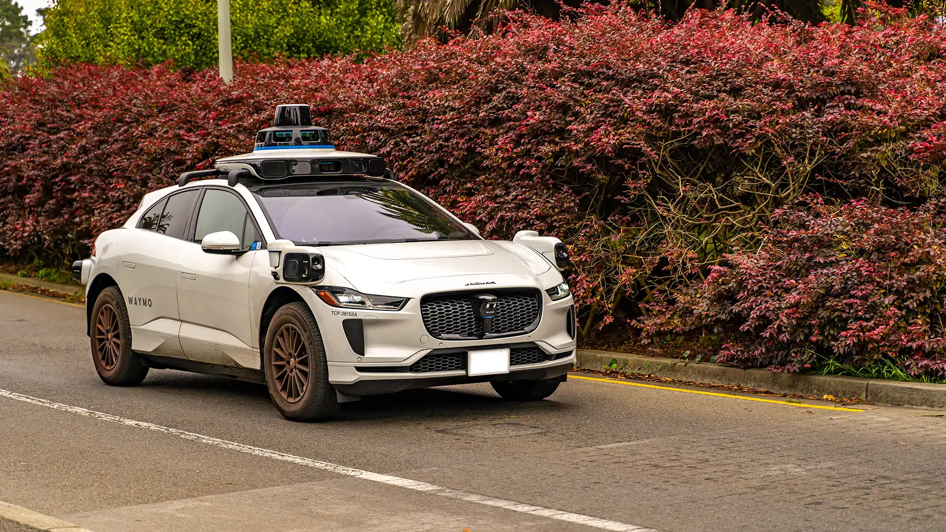 Беспилотные автомобили запустят в Казахстане с 2027 года