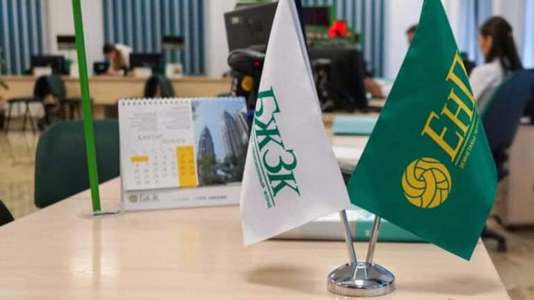 Пенсии казахстанцев защитят от обесценивания