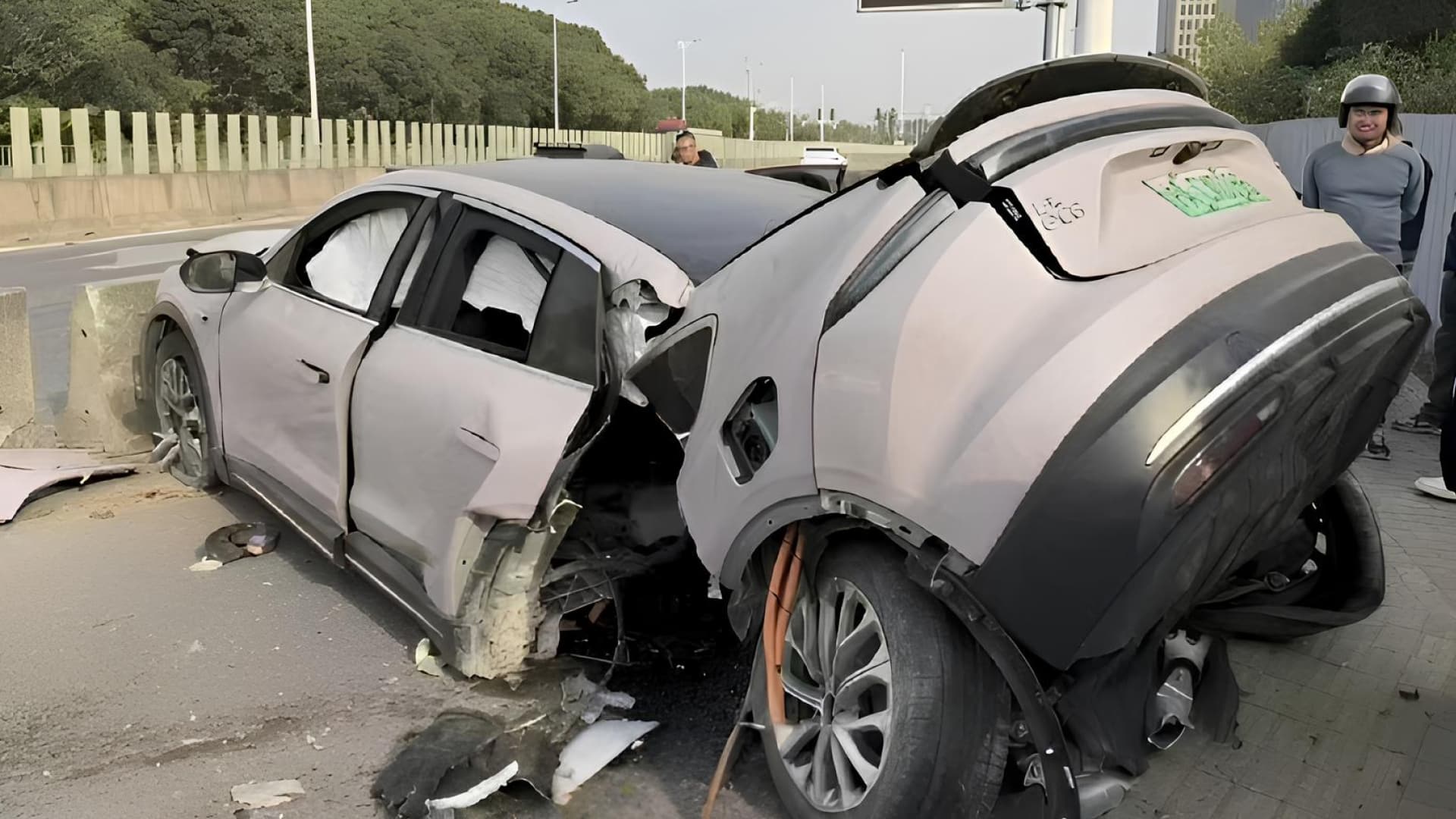 дтп в Китае, авария электромобиль, Nio EC6, безопасность в автомобиле