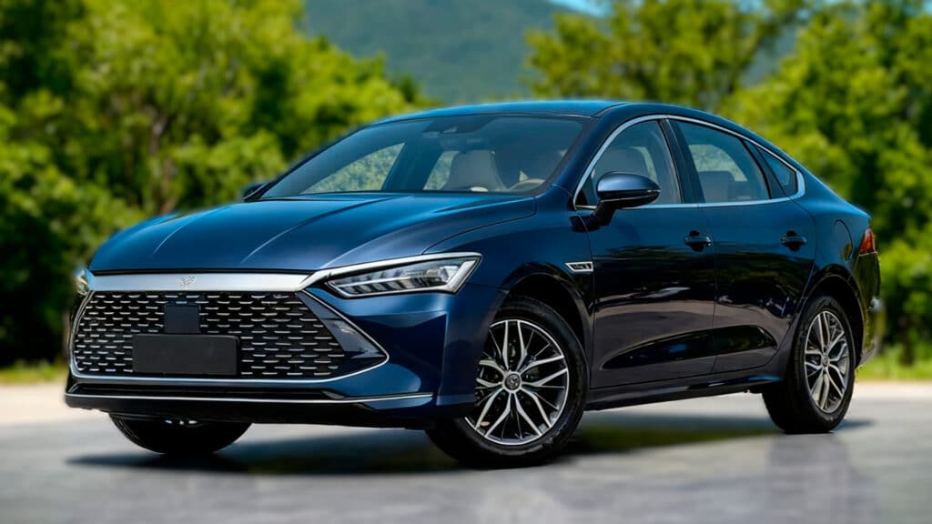 BYD отзывает почти 89 тыс. седанов Qin Plus DM-i из-за проблемных батарей