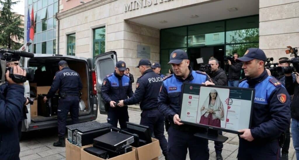 Албания ЖИ министрі