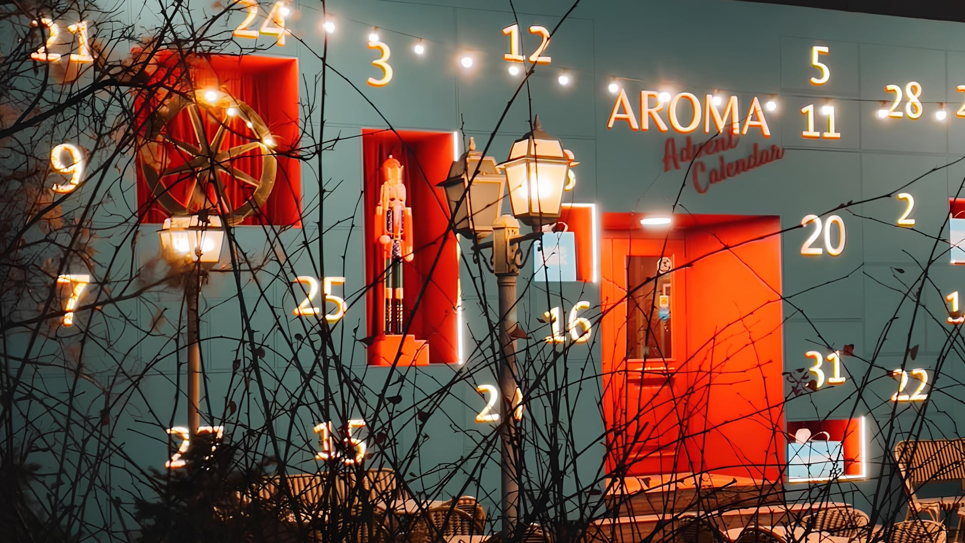 Алматинский ресторан превратил фасад в огромный адвент-календарь к Новому году