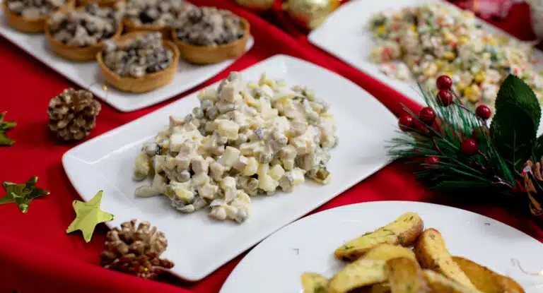 Казахстанцы потратят на новогодний ужин около 70 тысяч тенге