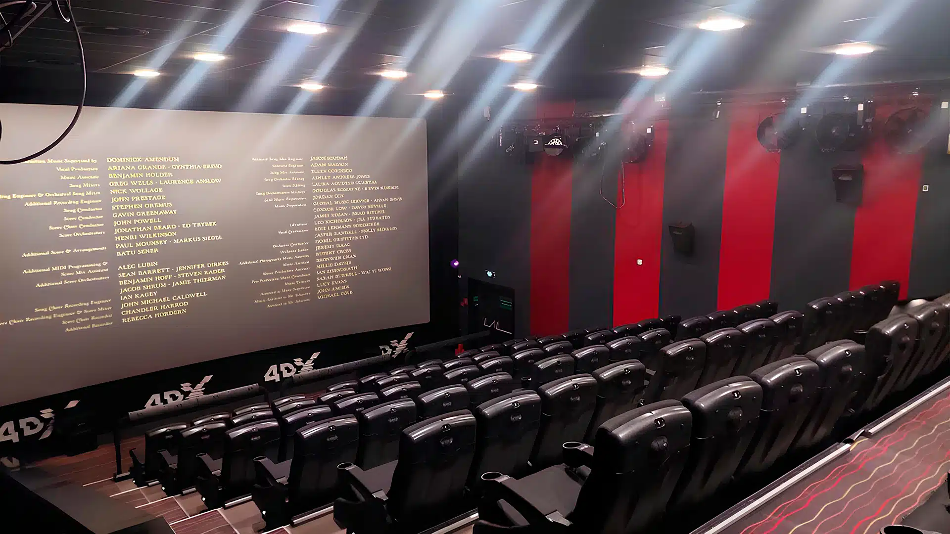 В Алматы есть кинотеатр, где можно ощутить спецэффекты фильмов вживую