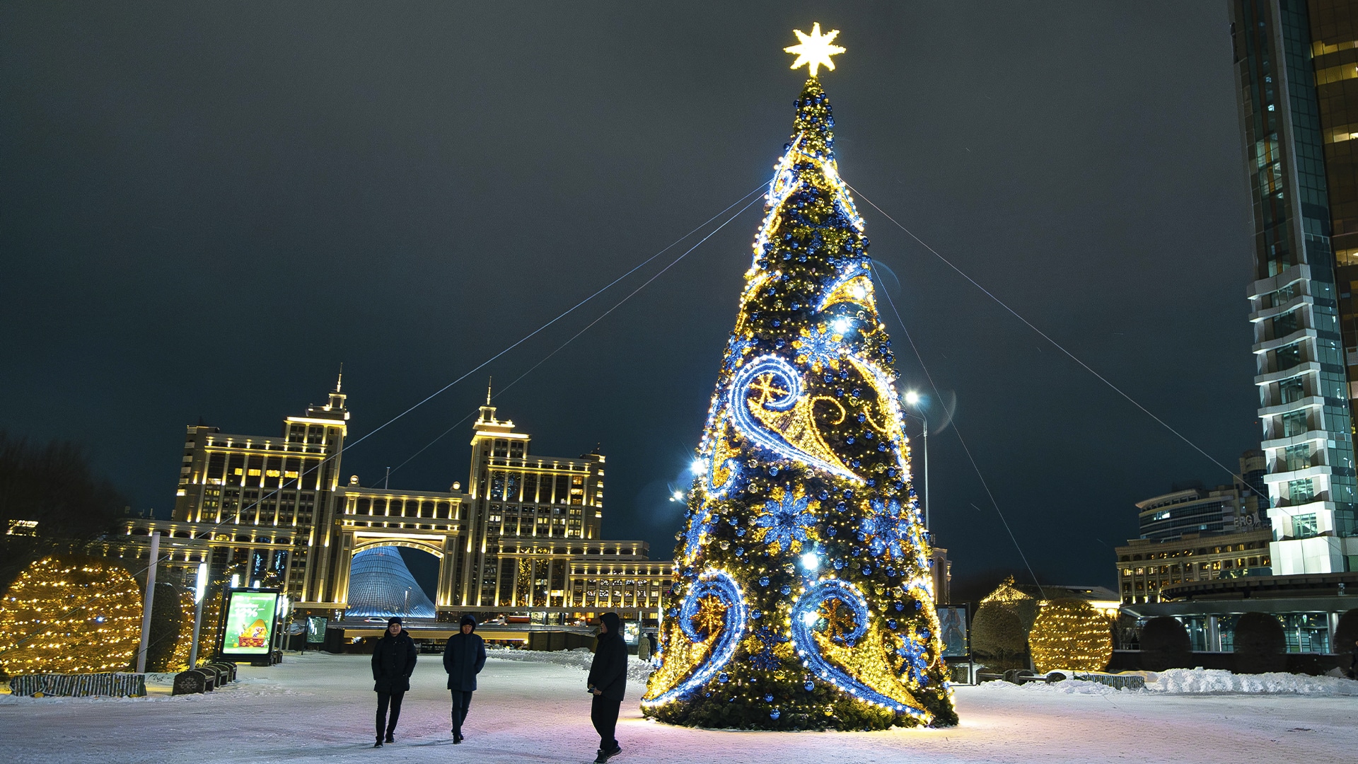 В Астане проходят новогодние концерты