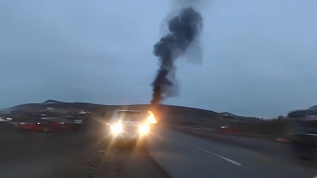 В жутком ДТП в Карагандинской области погиб инкассатор и сгорели 3 млн тенге