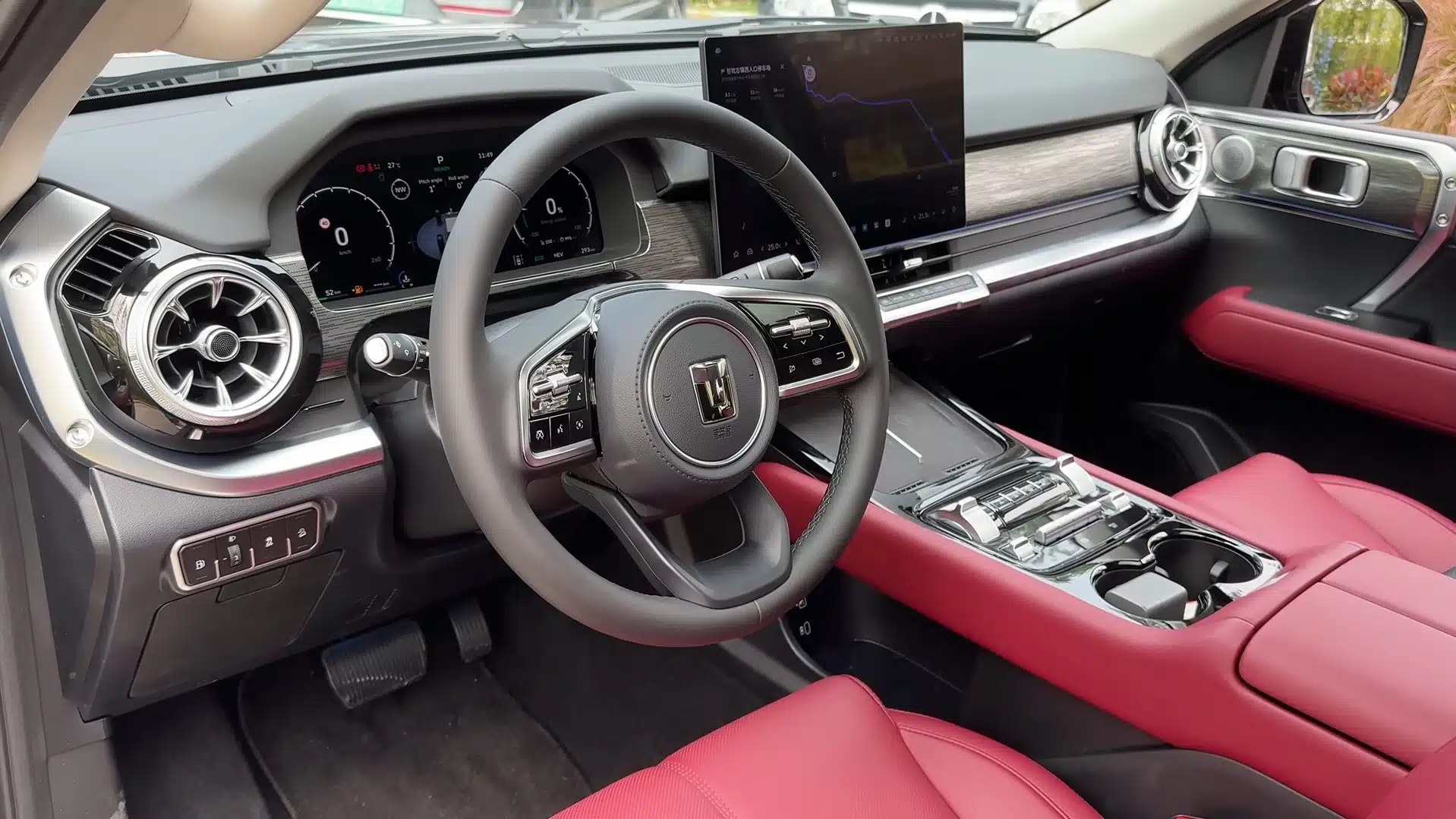 салон Tank 400 Hi4Z, танк 400 гибридный