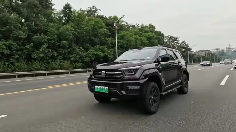 Tank 400 Hi4Z с 860 «лошадками» под капотом впечатлил автоблогера