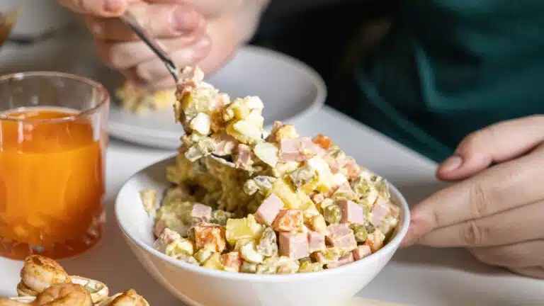 Каким был настоящий салат «Оливье» и почему стоил целое состояние