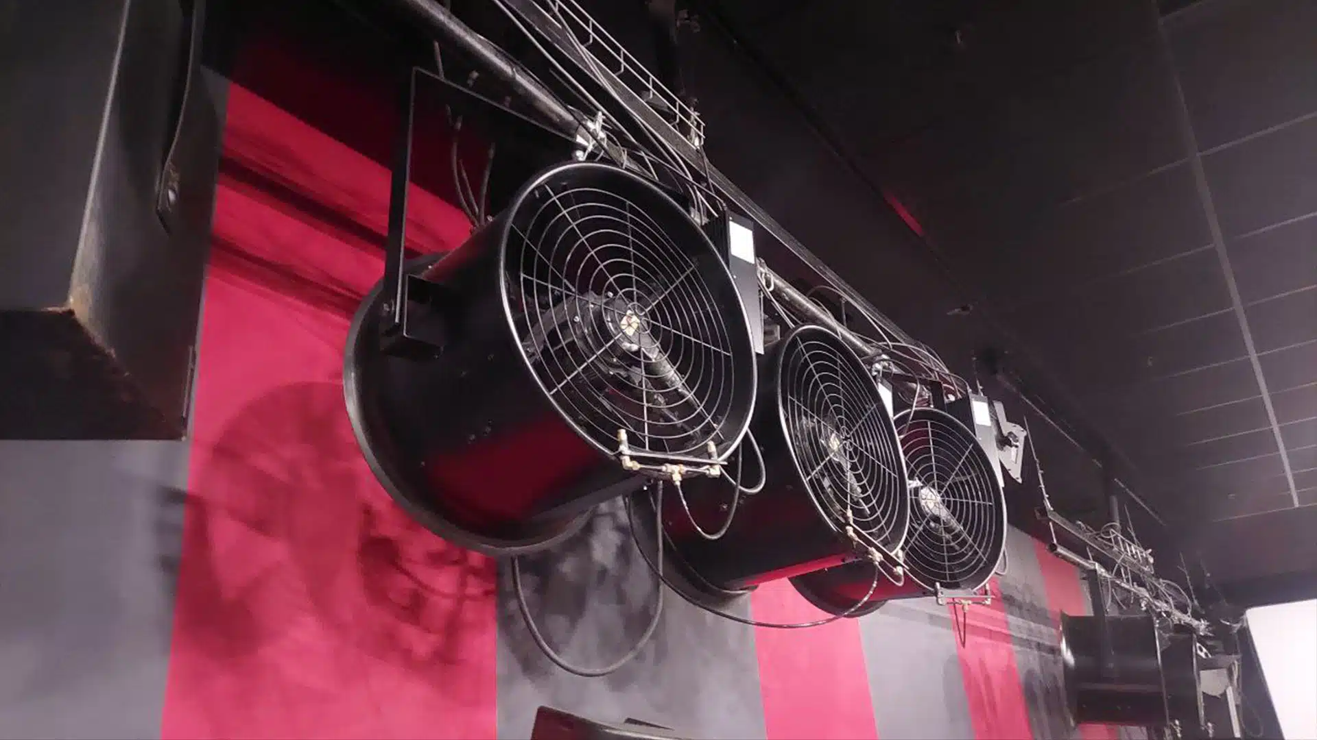 В Алматы есть кинотеатр, где можно ощутить спецэффекты фильмов вживую