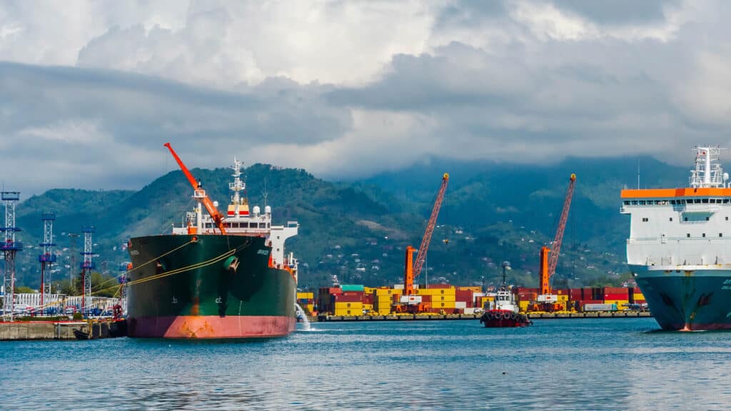 Казахстанцев задержали за незаконный сбыт нефти на 2,8 млрд тенге в Грузии