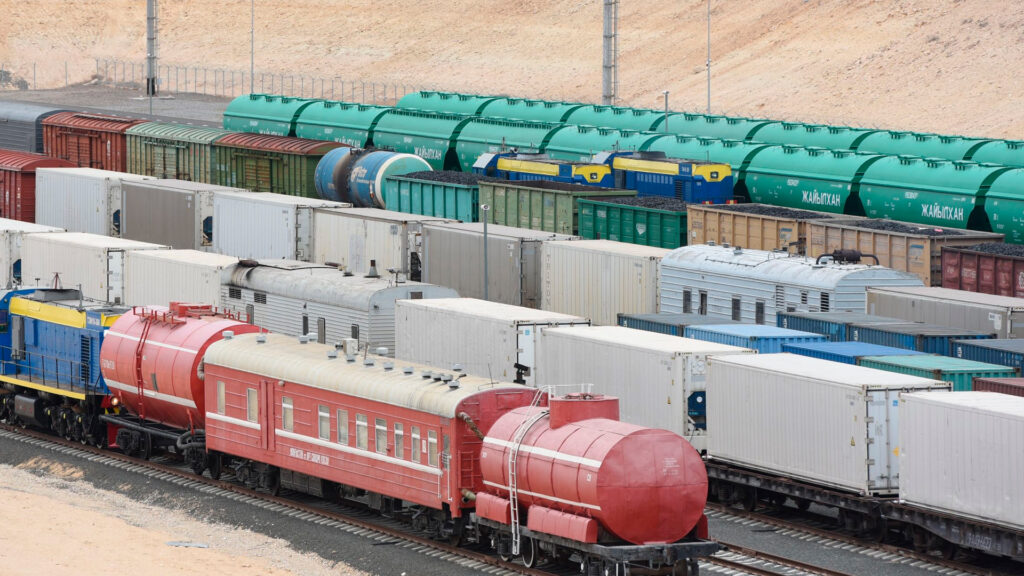 Принадлежащая казахстанцам и американцу транспортная компания сократила убытки/rail-news.kz, бильд-редактор: Дастан Шанай