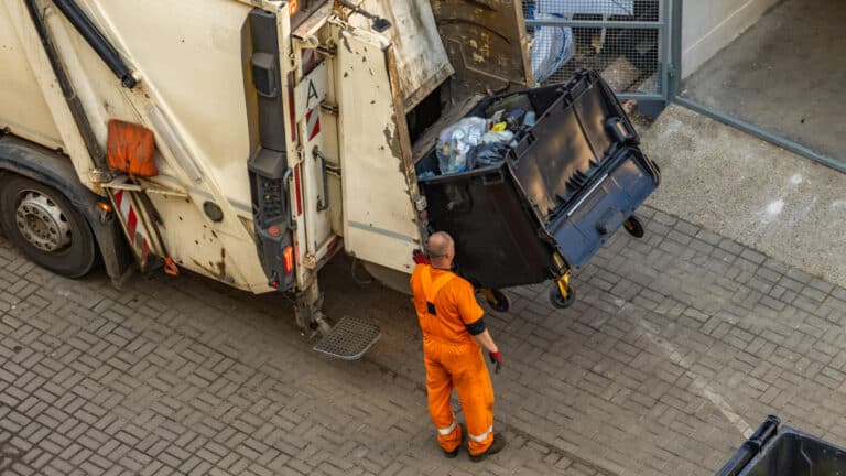 Депутат утильсборды жөнсіз жұмсағаны үшін «Жасыл дамуды» сынға алды