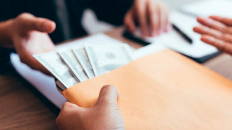 Нацбанк раскрыл список проблемных МФО: одна принадлежит миллионерам из Forbes