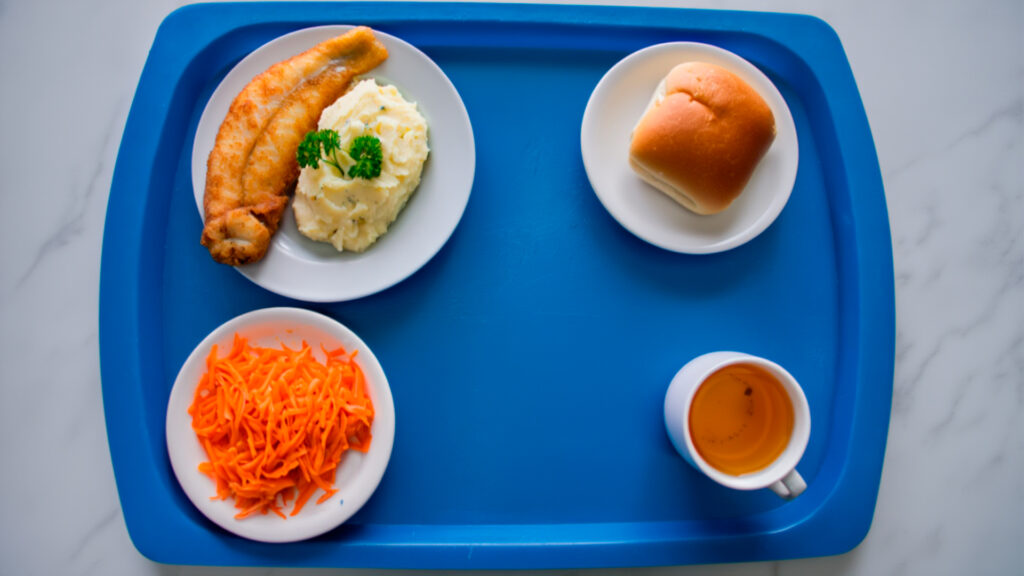 Морковный салат в школах Казахстана стоит в 20 раз дороже, чем в магазине.